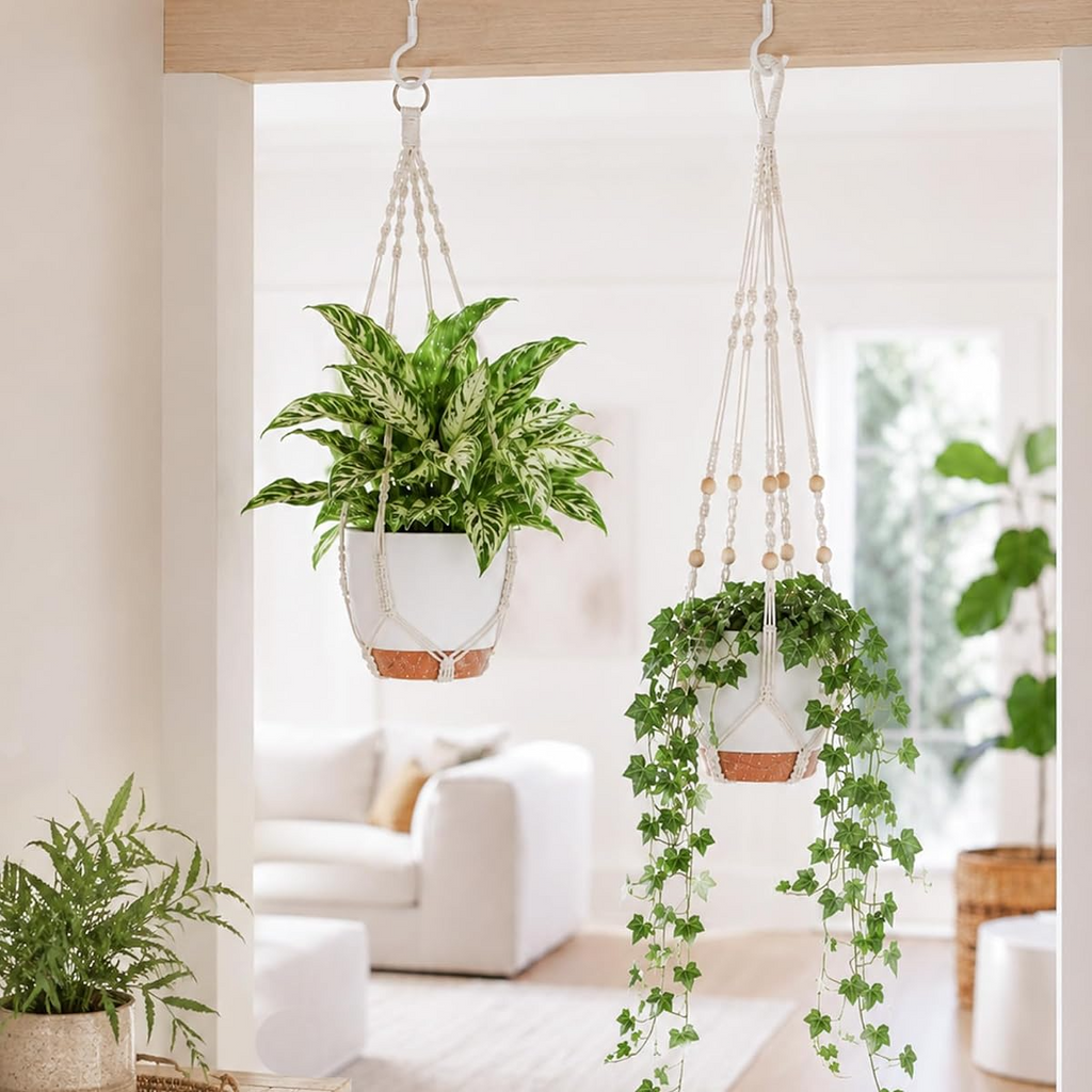 Set de 3 maceteros colgantes con soportes de macramé y sistema de autorriego, blancos, para interior y balcón